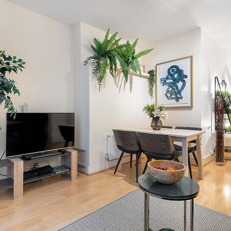 Elegant Kensington Apartment With Patio ロンドン エクステリア 写真