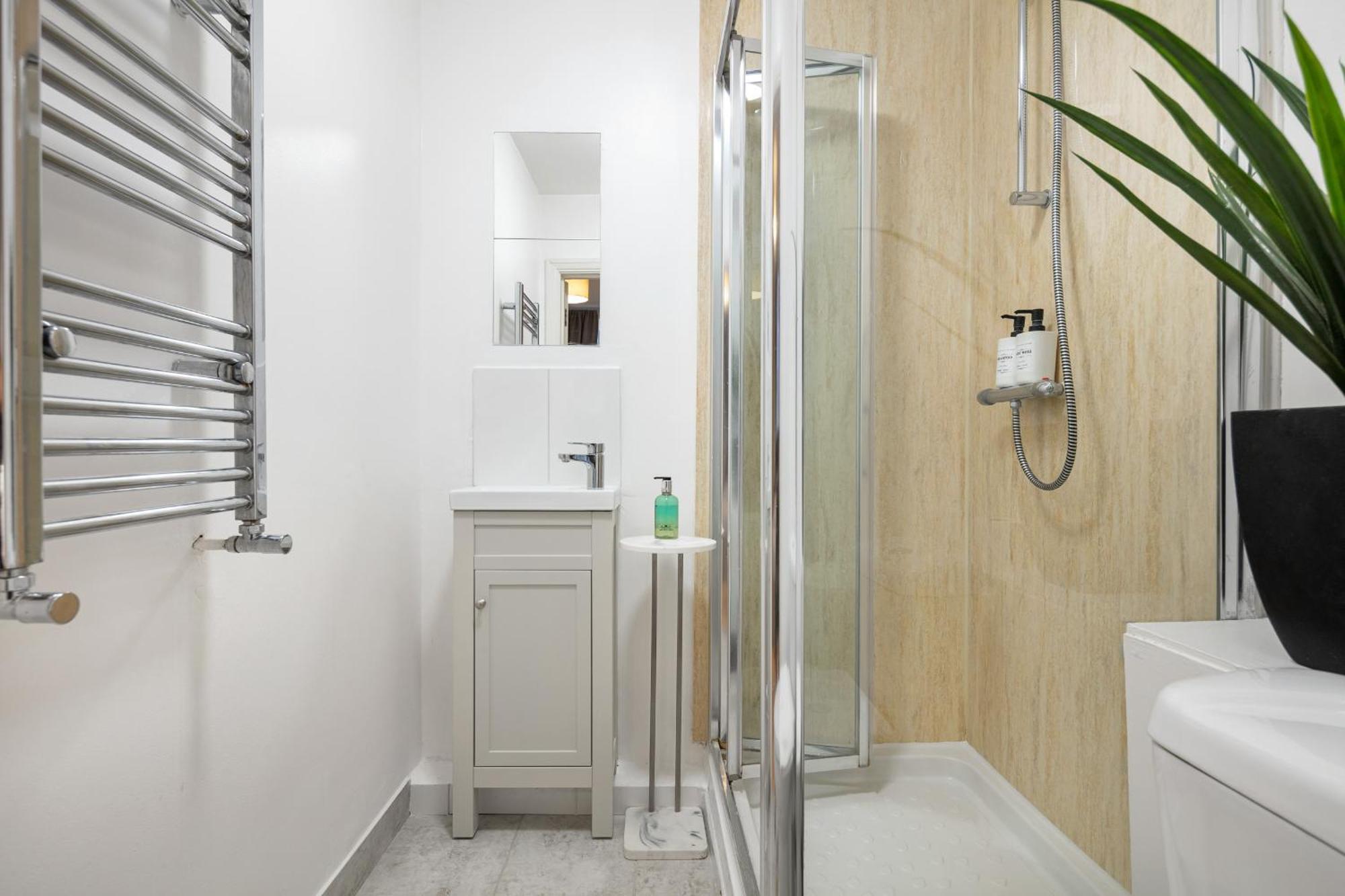 Elegant Kensington Apartment With Patio ロンドン エクステリア 写真