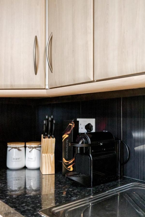 Elegant Kensington Apartment With Patio ロンドン エクステリア 写真