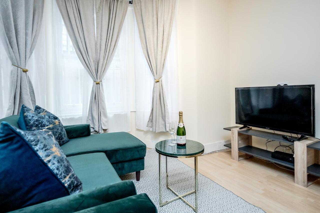 Elegant Kensington Apartment With Patio ロンドン エクステリア 写真