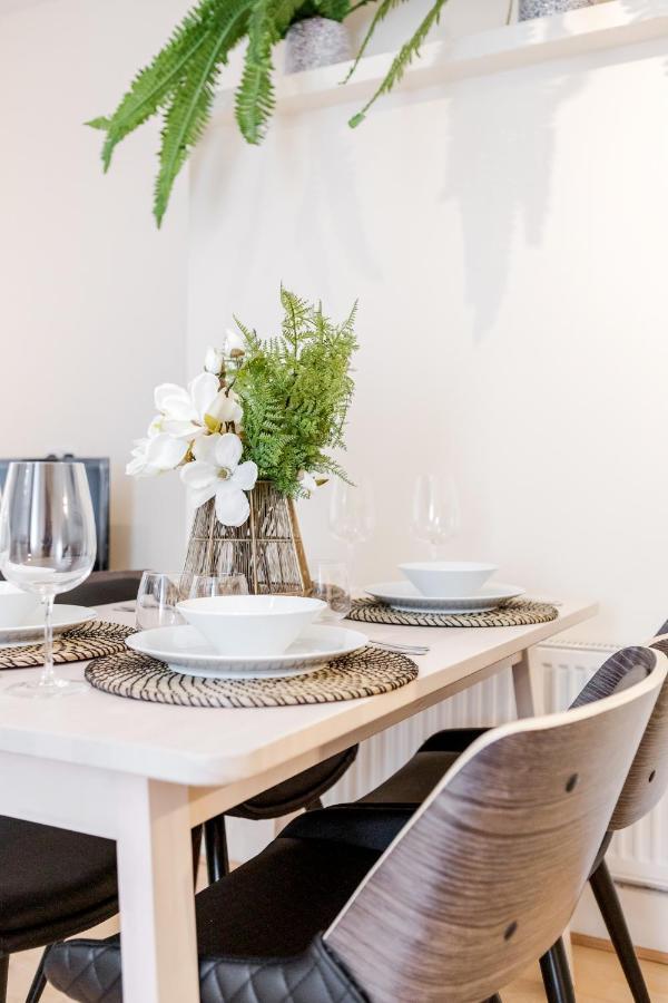Elegant Kensington Apartment With Patio ロンドン エクステリア 写真
