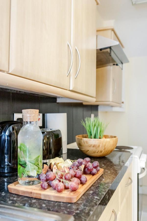 Elegant Kensington Apartment With Patio ロンドン エクステリア 写真