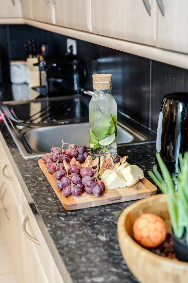 Elegant Kensington Apartment With Patio ロンドン エクステリア 写真