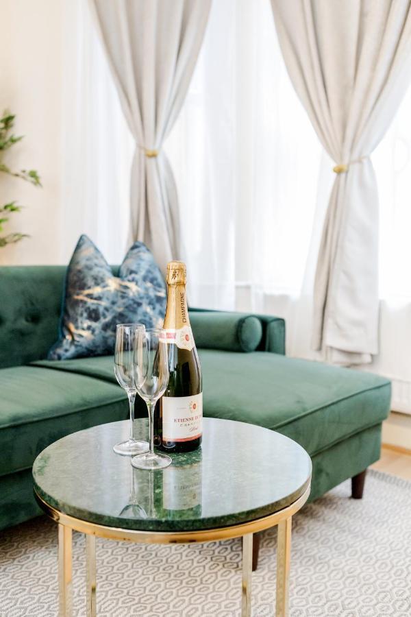 Elegant Kensington Apartment With Patio ロンドン エクステリア 写真