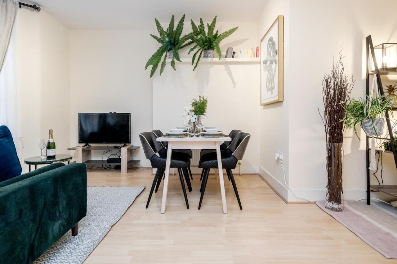Elegant Kensington Apartment With Patio ロンドン エクステリア 写真