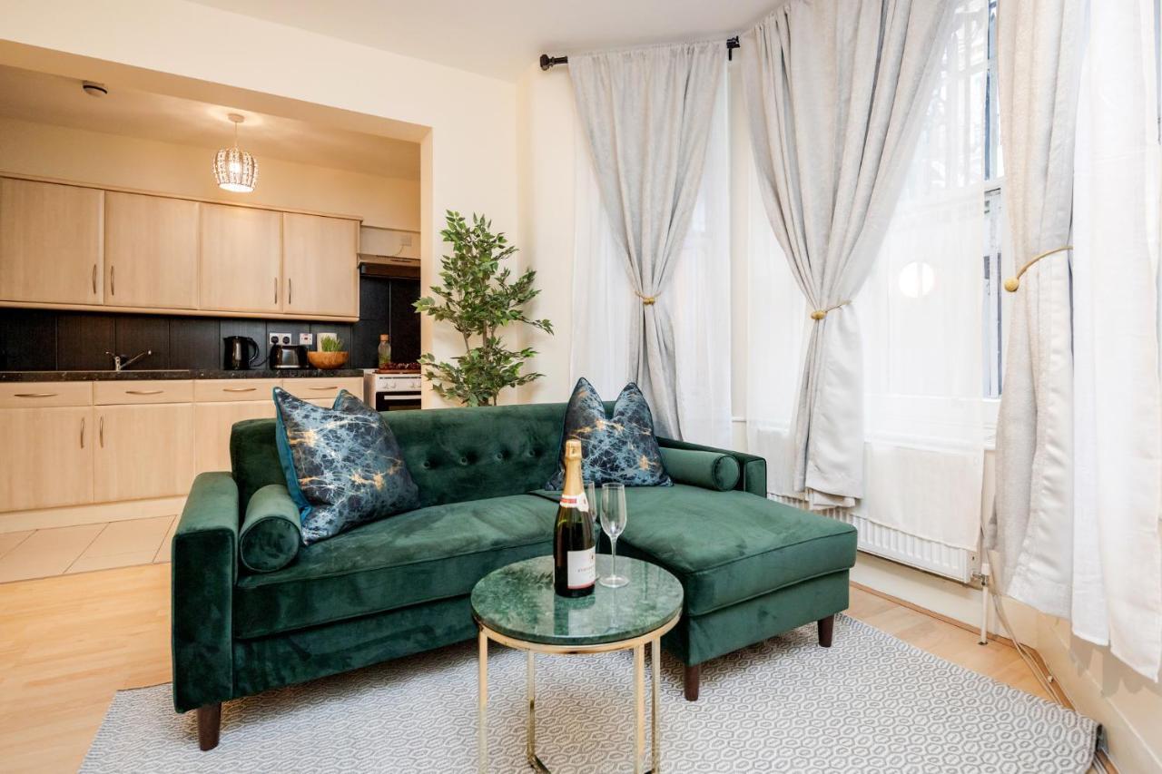 Elegant Kensington Apartment With Patio ロンドン エクステリア 写真